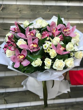 Букет цветов из: Розы и Хризантемы в Константиновской Краснодарского края