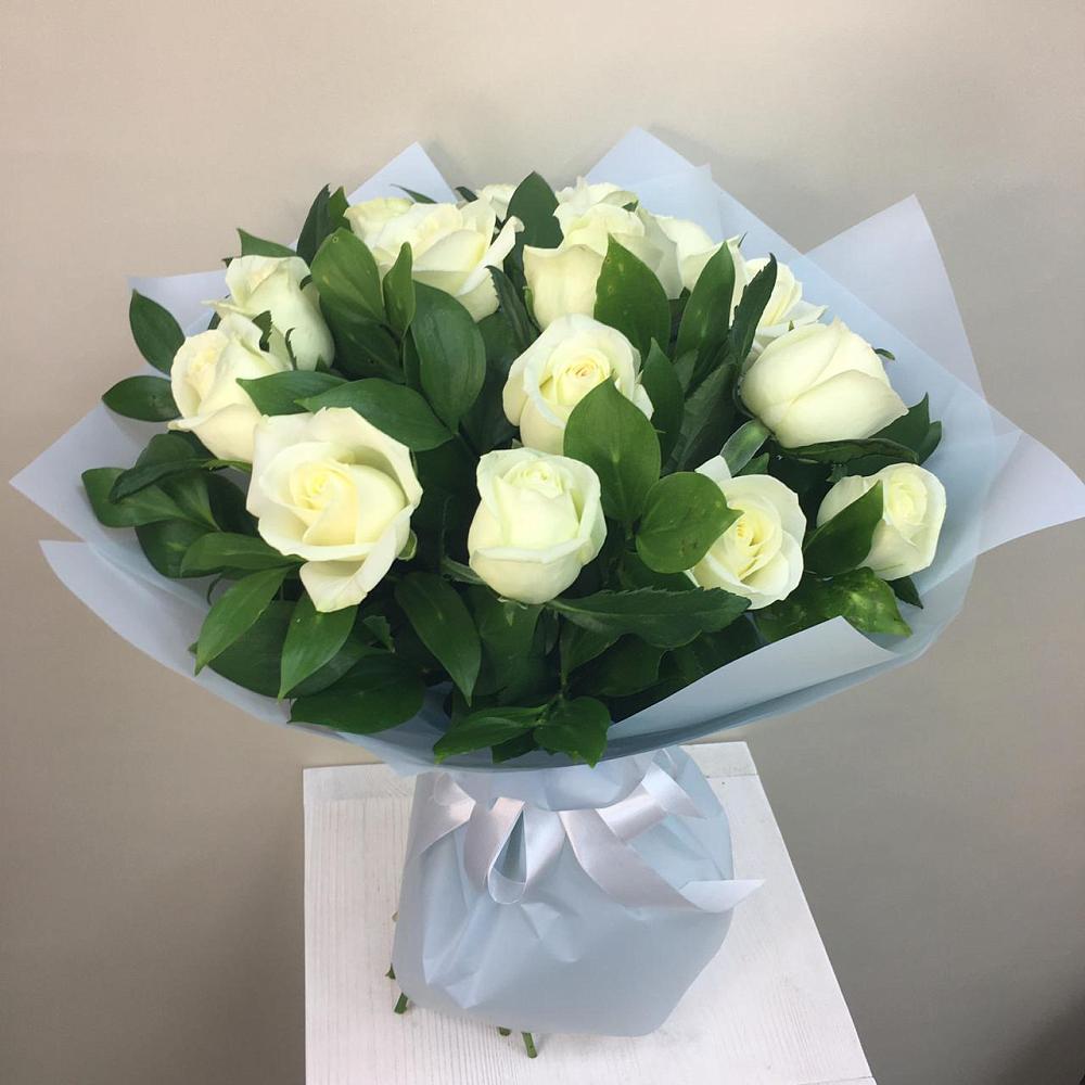 Букет 15 Белых роз Проуд в Константиновской Краснодарского края