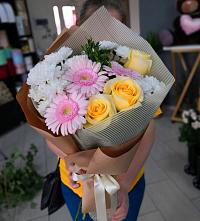 Букет цветов из:  Герберы, Розы и Хризантемы в Константиновской Краснодарского края