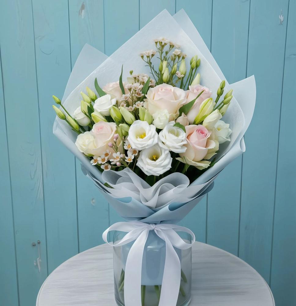 Букет цветов из: Розы и Лизиантусы в Константиновской Краснодарского края