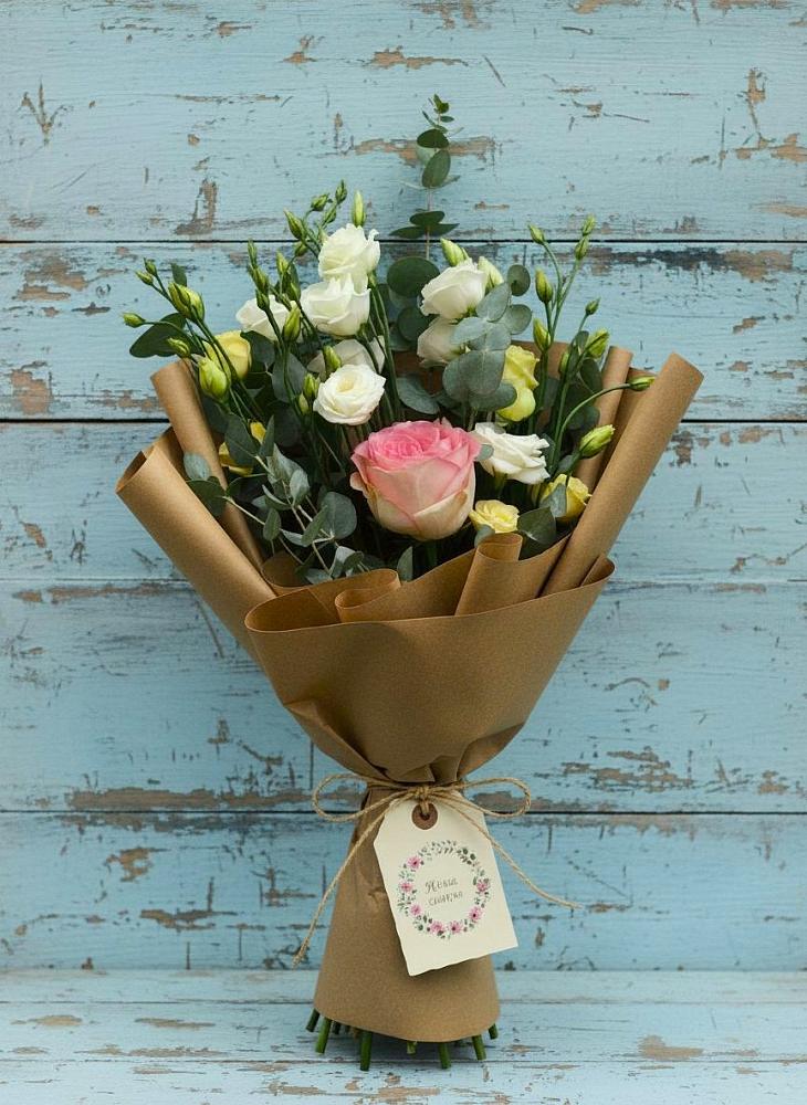 Букет цветов из: Розы и Лизиантусы в Константиновской Краснодарского края