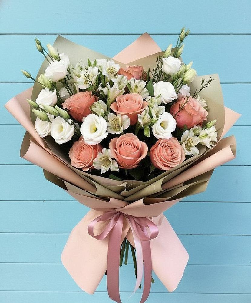 Букет цветов из: Розы, Альстромерии и Лизиантусы в Константиновской Краснодарского края