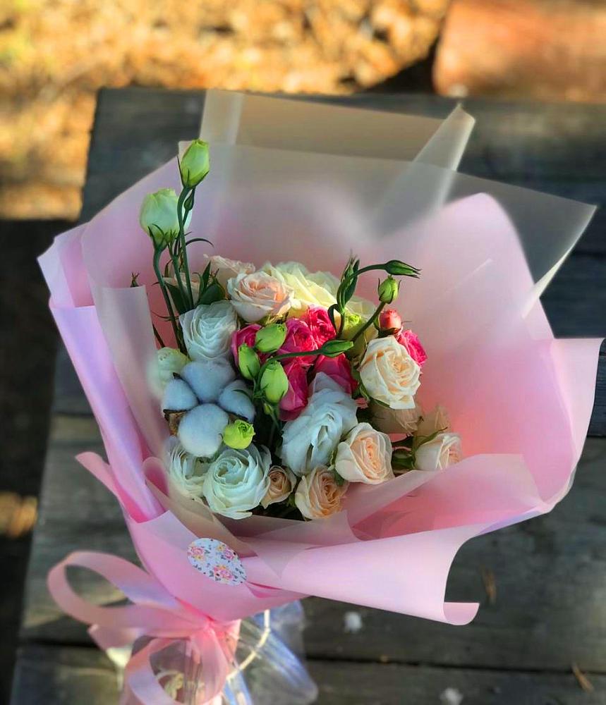 Букет цветов из: Розы и Лизиантусы в Константиновской Краснодарского края