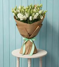 Букет цветов из:  Лизиантусы в Константиновской Краснодарского края