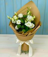 Букет цветов из:  Хризантемы и Лизиантусы в Константиновской Краснодарского края