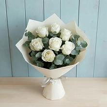 Букет Белые розы в Эвкалипте в Константиновской Краснодарского края