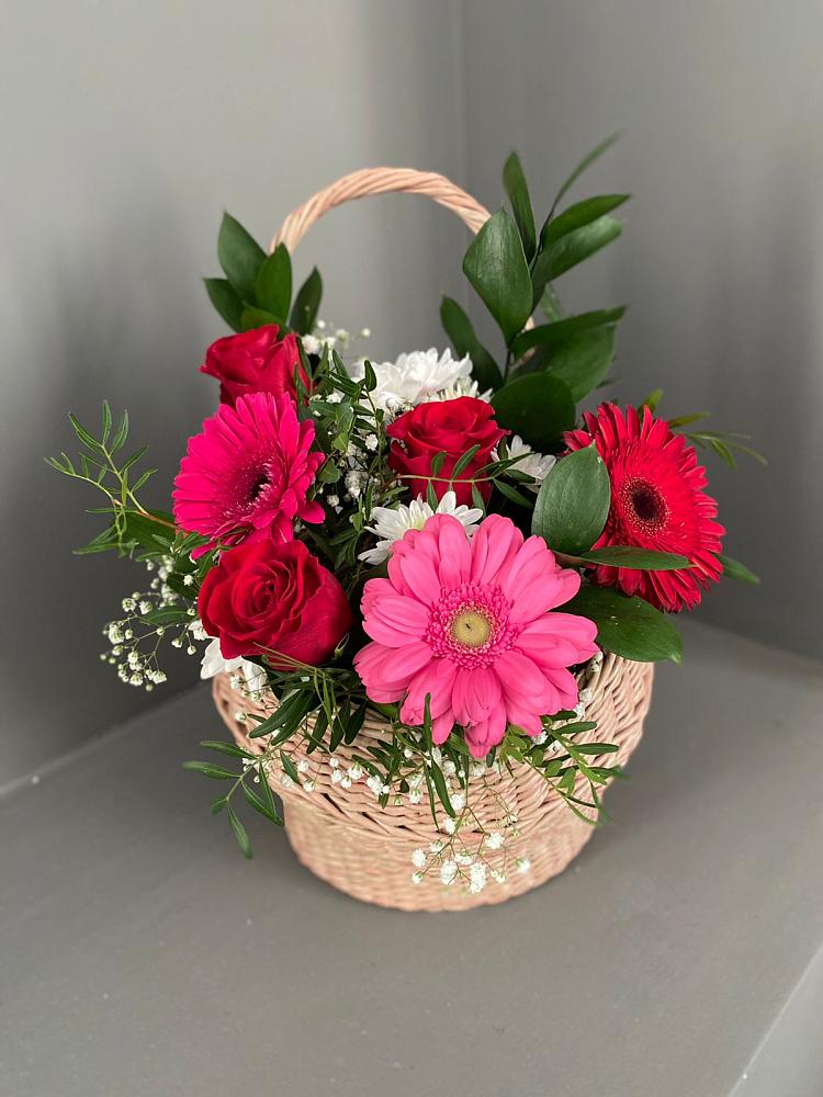 Цветочная композиция из Розы, Хризантемы и Герберы в корзине в Константиновской Краснодарского края