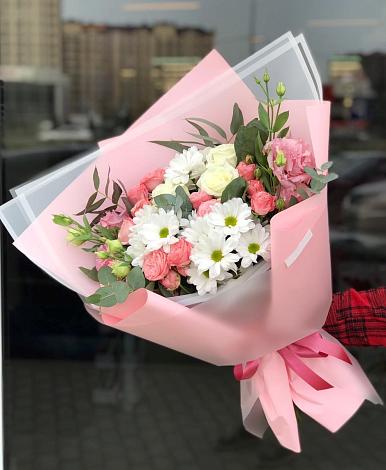 Букет цветов из: Розы, Лизиантусы и Хризантемы в Константиновской Краснодарского края