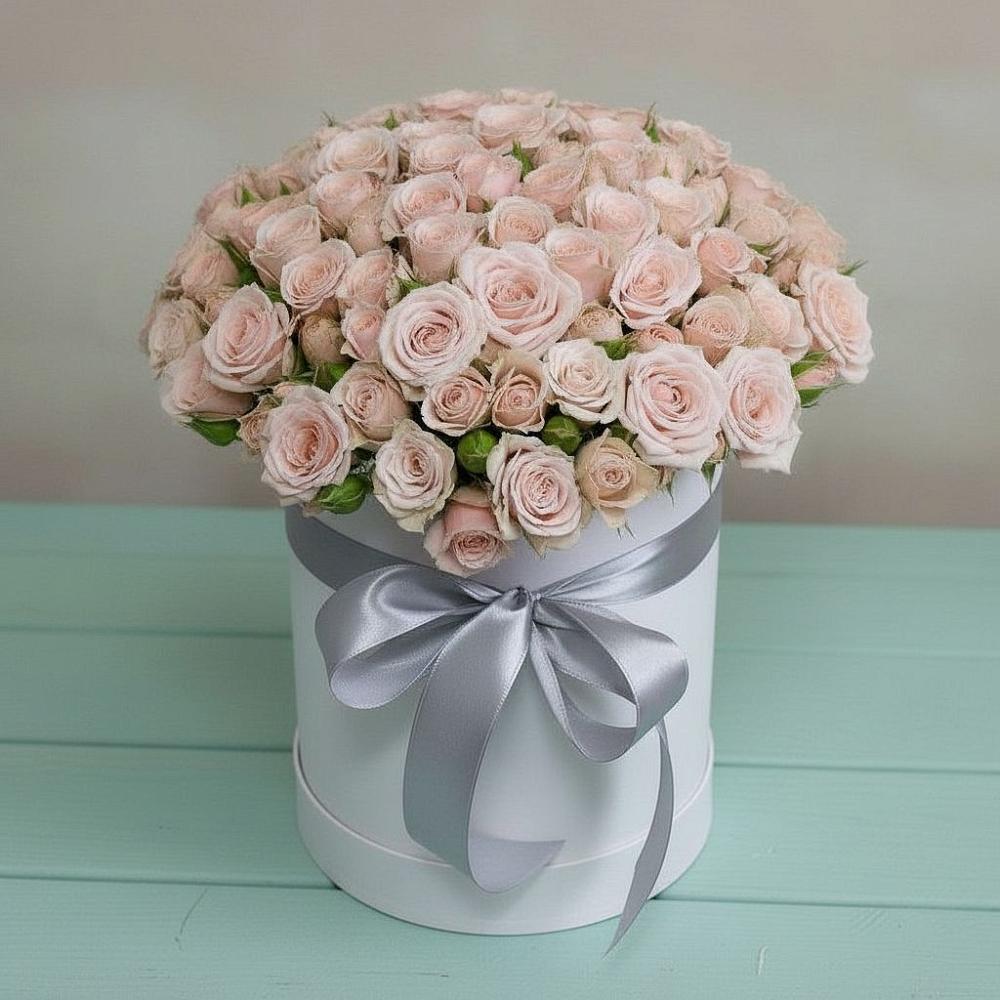 Цветочная композиция из Розы в шляпной коробке в Константиновской Краснодарского края